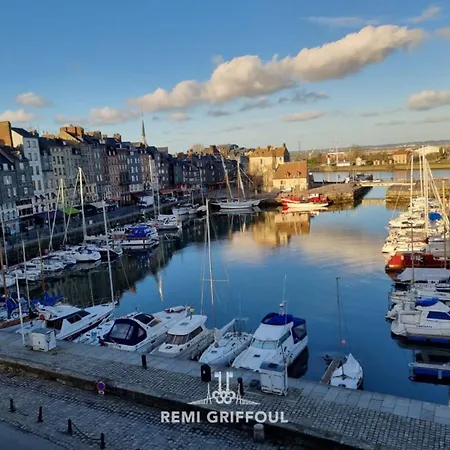 Racing The Wind Breathtaking Port View 2 Pers Appartement