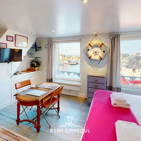 Racing The Wind Breathtaking Port View 2 Pers Appartement Honfleur