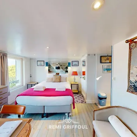 Racing The Wind Breathtaking Port View 2 Pers Appartement